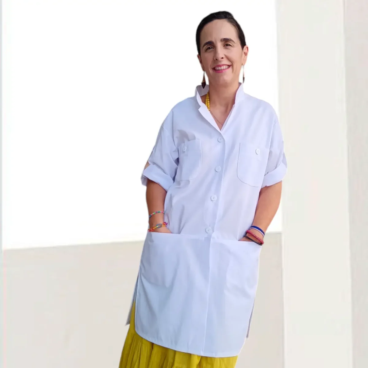 Bata blanca de farmacia mujer, uniforme sanitario